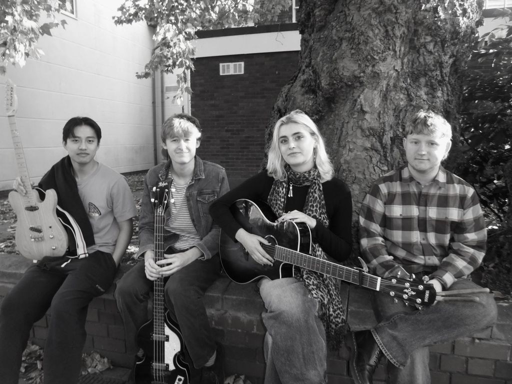 eves girlfriend band photo